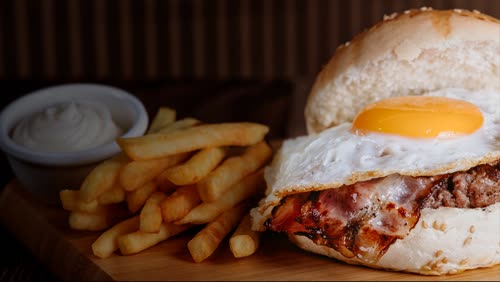 Bacon com bacon e ovo